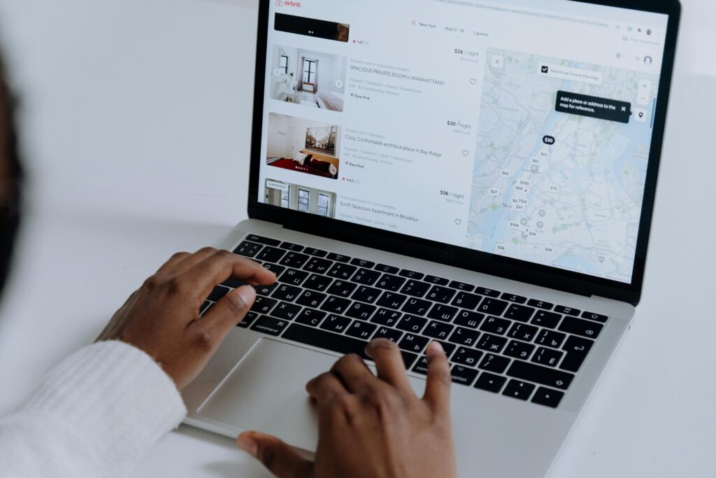 Paid Search vs. Cross Network: What’s the Difference? A Simple Explanation